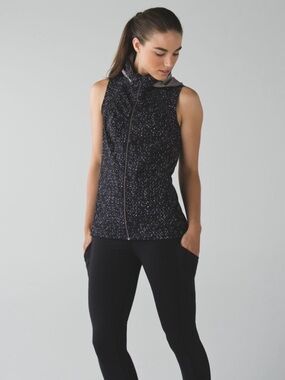 Lululemon Size 4 Medium Speckled Black Sleeveless Zip-Up Vest Rain vest Athletic